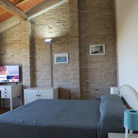 Blue Garibaldi Room&Breakfast Soragna Esterno foto