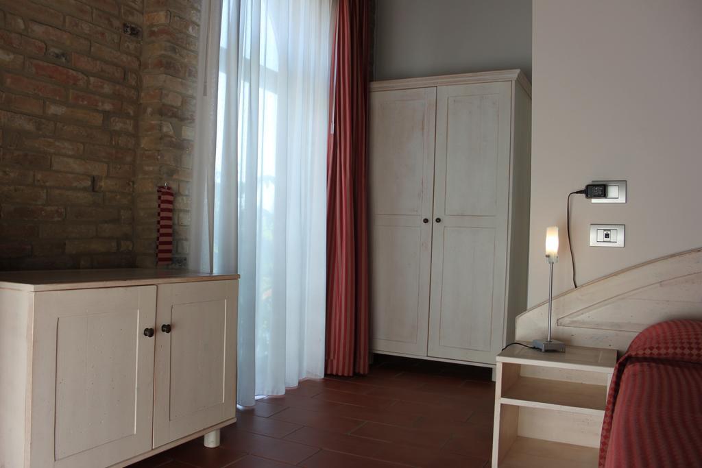 Blue Garibaldi Room&Breakfast Soragna Esterno foto