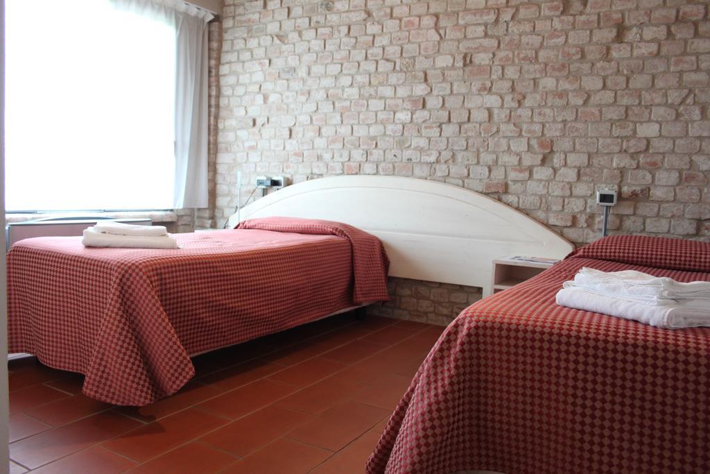 Blue Garibaldi Room&Breakfast Soragna Esterno foto