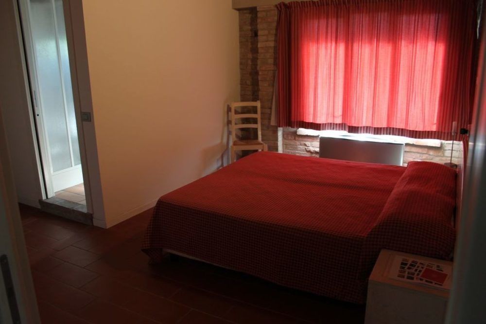 Blue Garibaldi Room&Breakfast Soragna Esterno foto