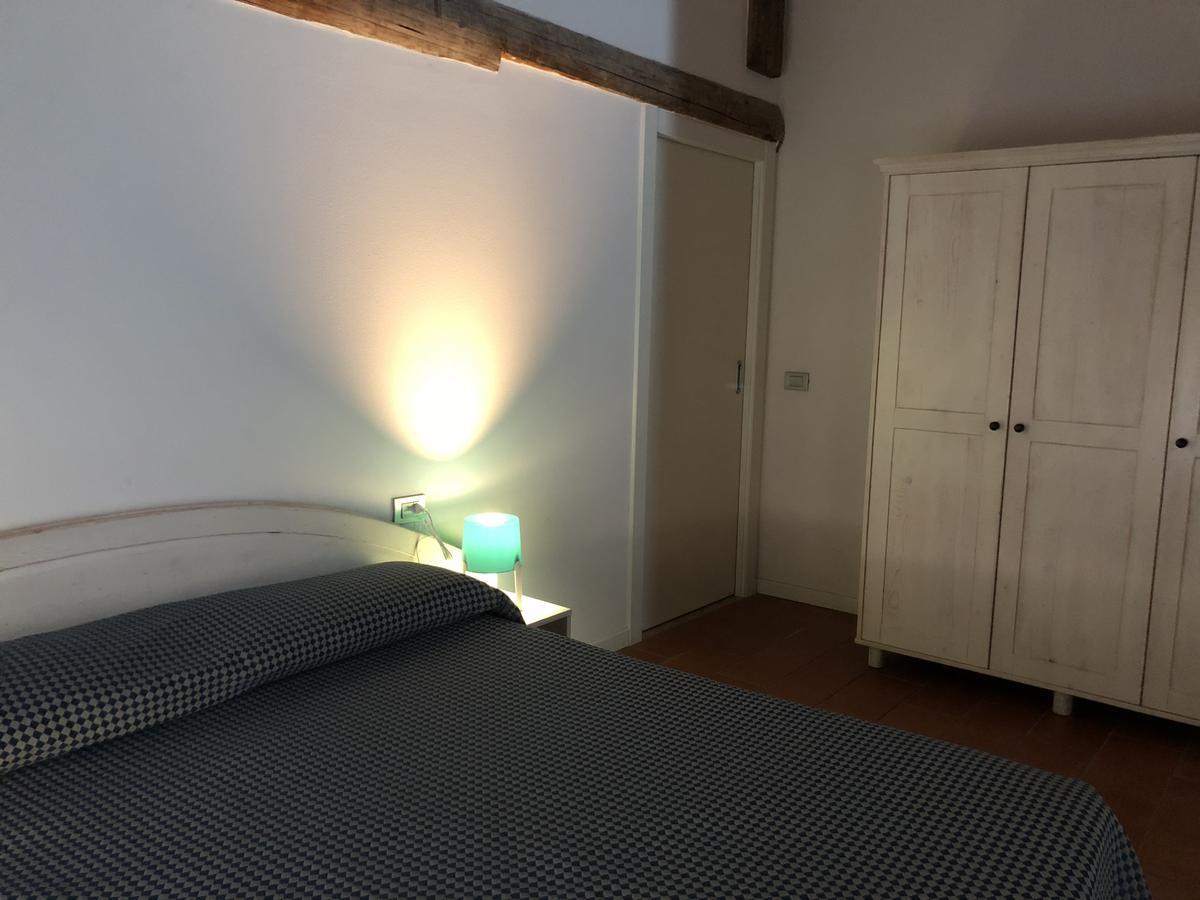 Blue Garibaldi Room&Breakfast Soragna Esterno foto
