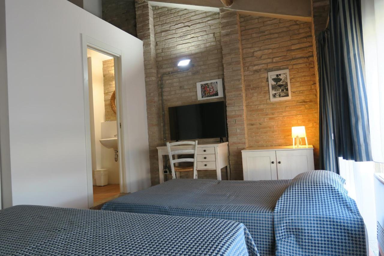Blue Garibaldi Room&Breakfast Soragna Esterno foto