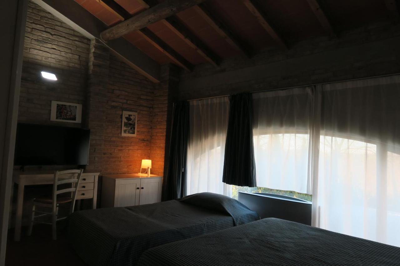 Blue Garibaldi Room&Breakfast Soragna Esterno foto