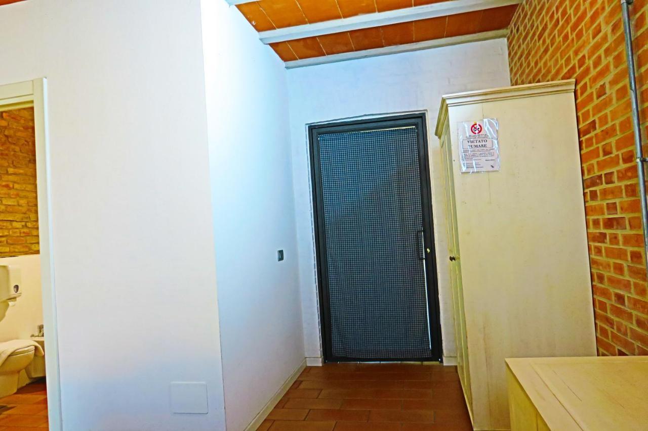 Blue Garibaldi Room&Breakfast Soragna Esterno foto