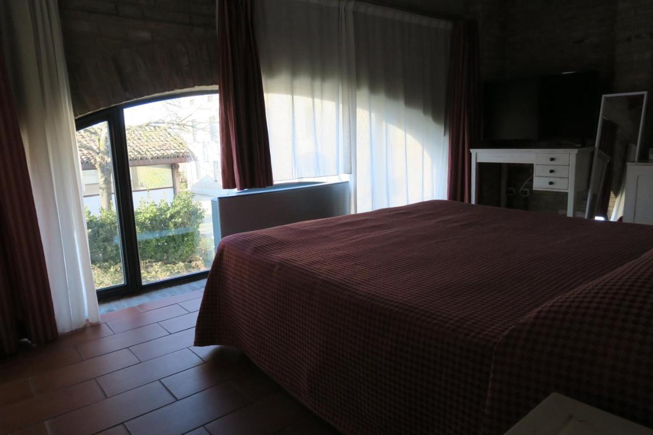 Blue Garibaldi Room&Breakfast Soragna Esterno foto