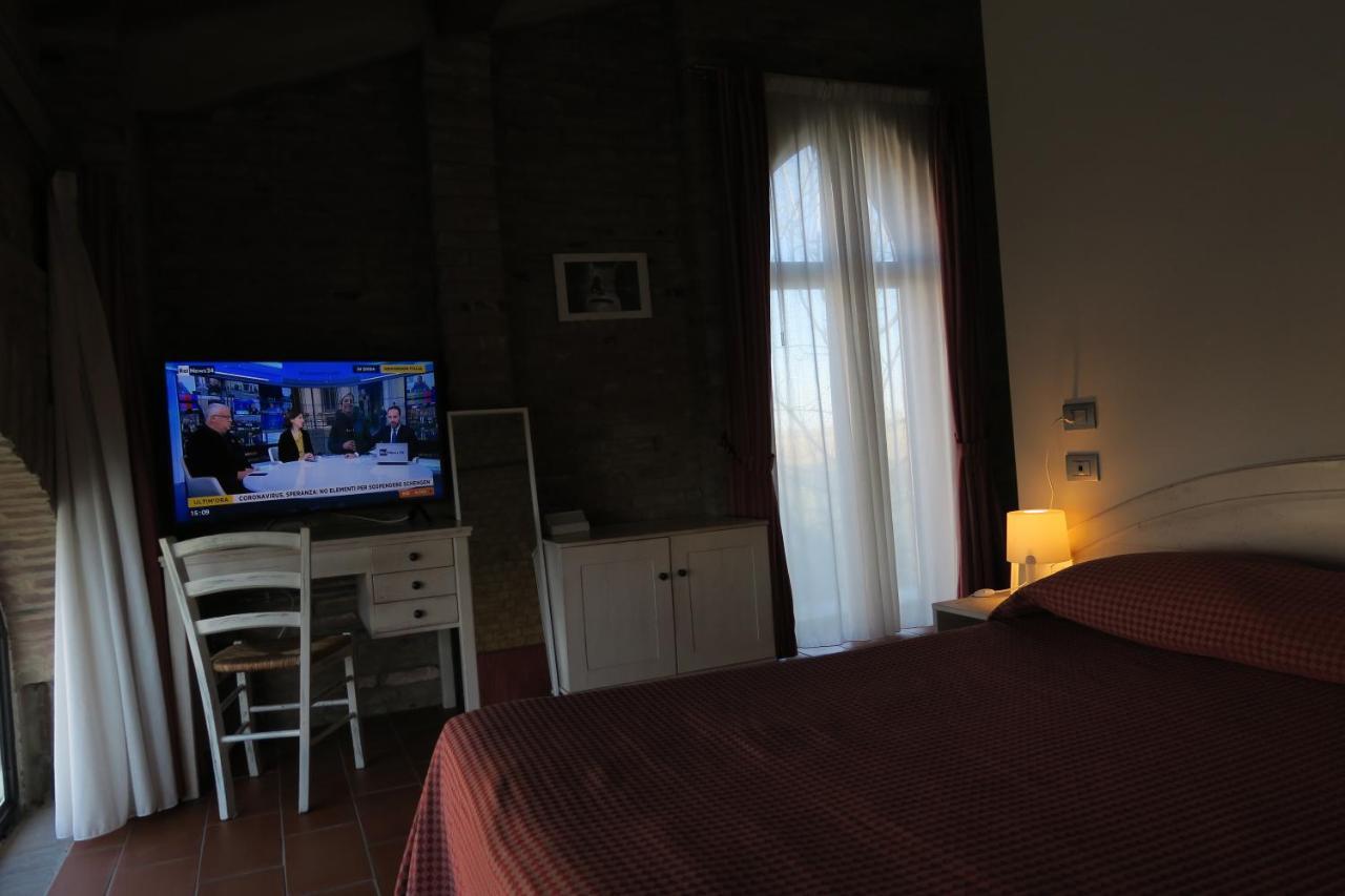 Blue Garibaldi Room&Breakfast Soragna Esterno foto