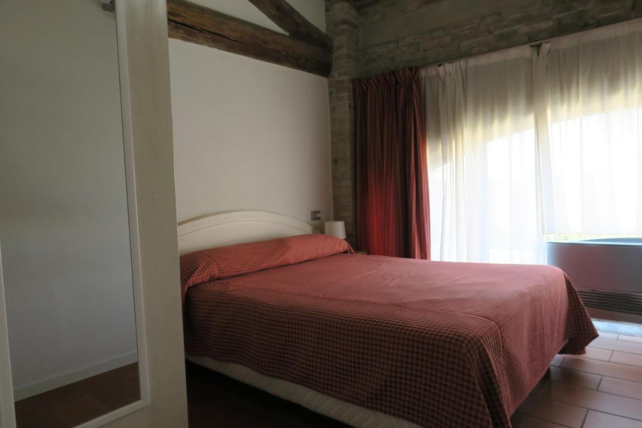 Blue Garibaldi Room&Breakfast Soragna Esterno foto