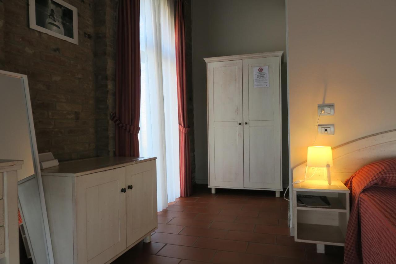 Blue Garibaldi Room&Breakfast Soragna Esterno foto